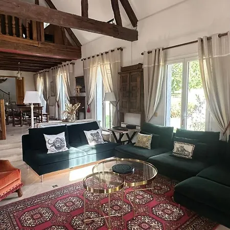 Проживание в семье Domaine De La Charmille Эрменонвиль